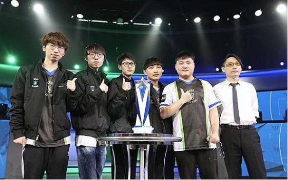 拼尽全力 拼尽全力